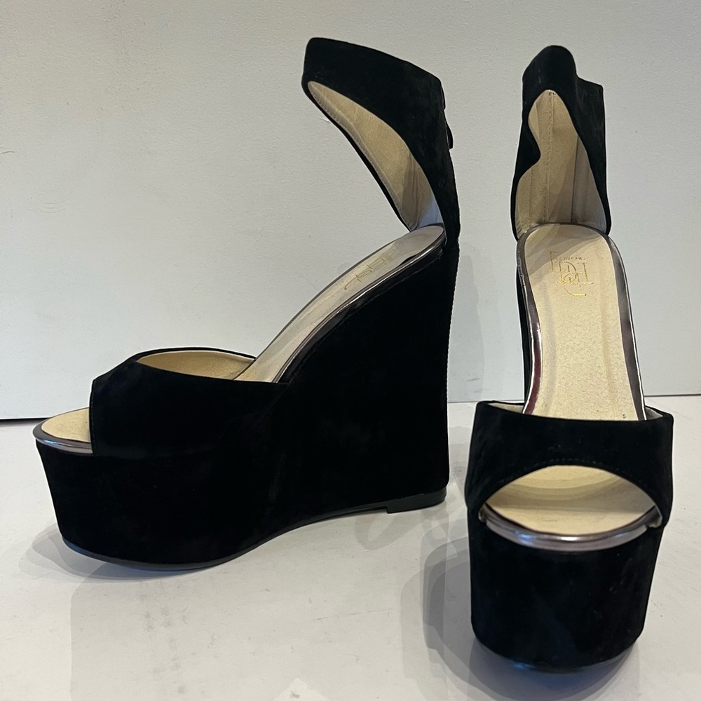 Like Dreams Platform Open Toe Sandals *Brand New*